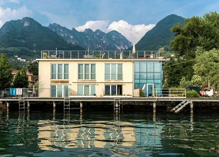 Lakefront Retreat With Garden Marone