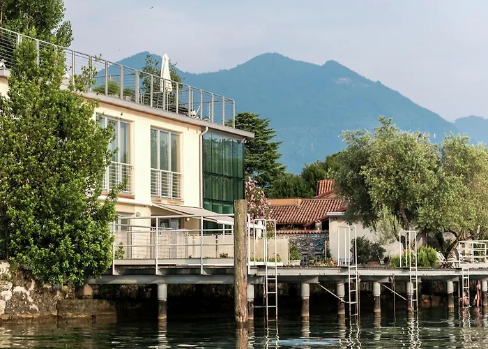 Apartment Lakefront Retreat With Garden *