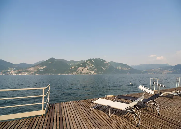 Lakefront Retreat With Garden Apartment *